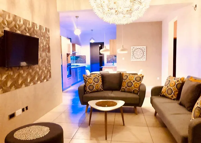 Luxury Westwood Apartment+Pool