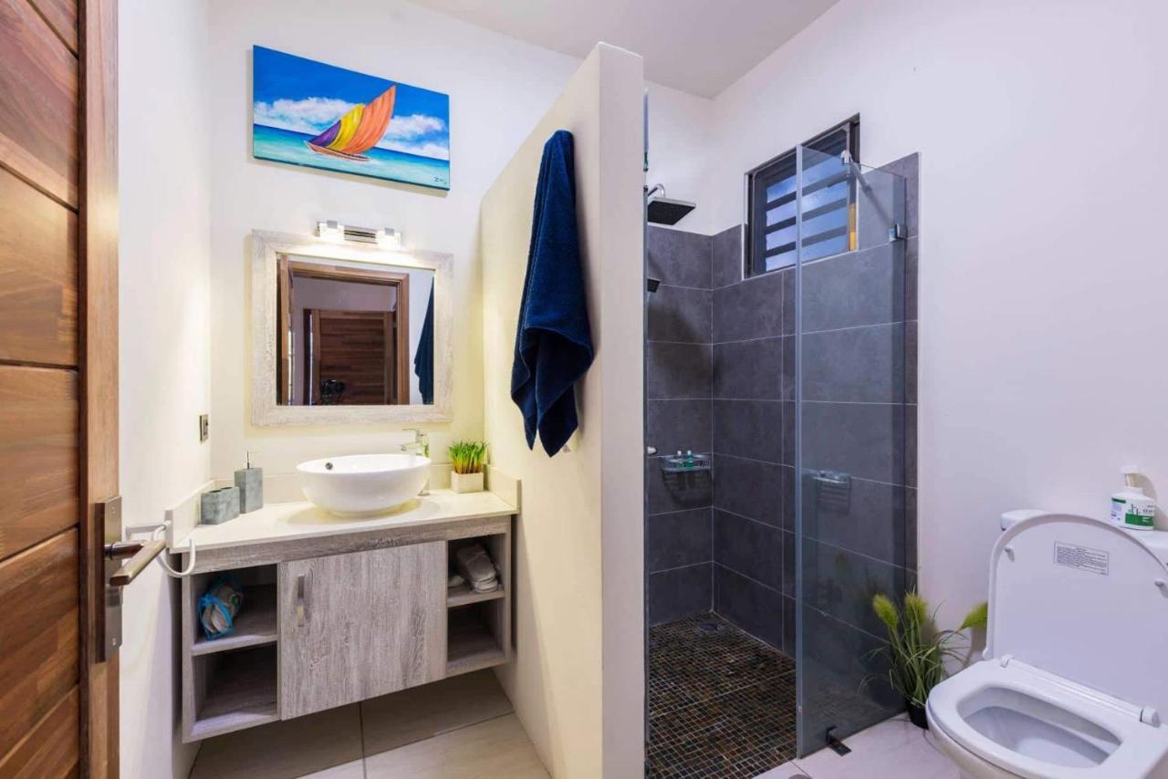 Luxury Westwood Apartment+pool *