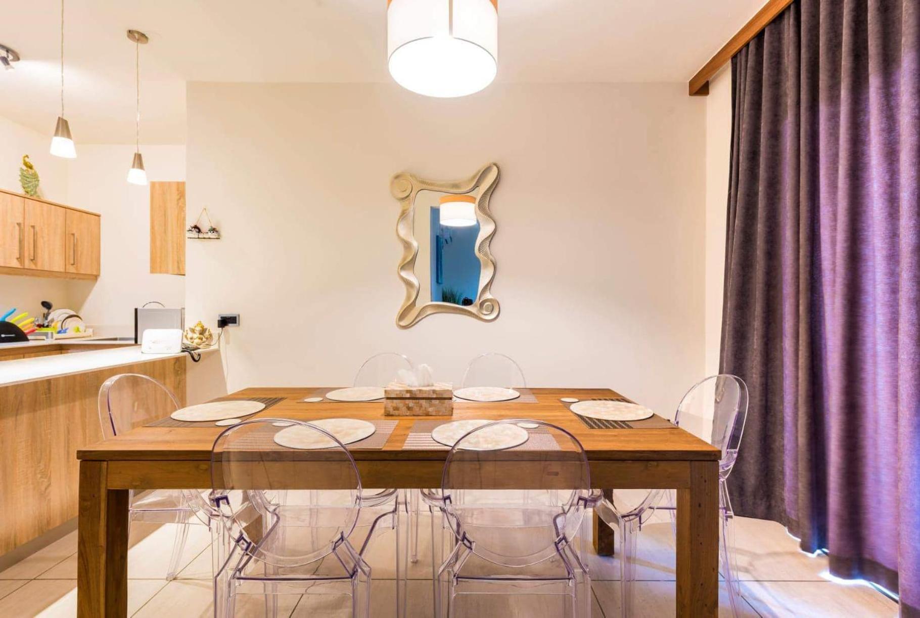 Luxury Westwood Apartment+pool