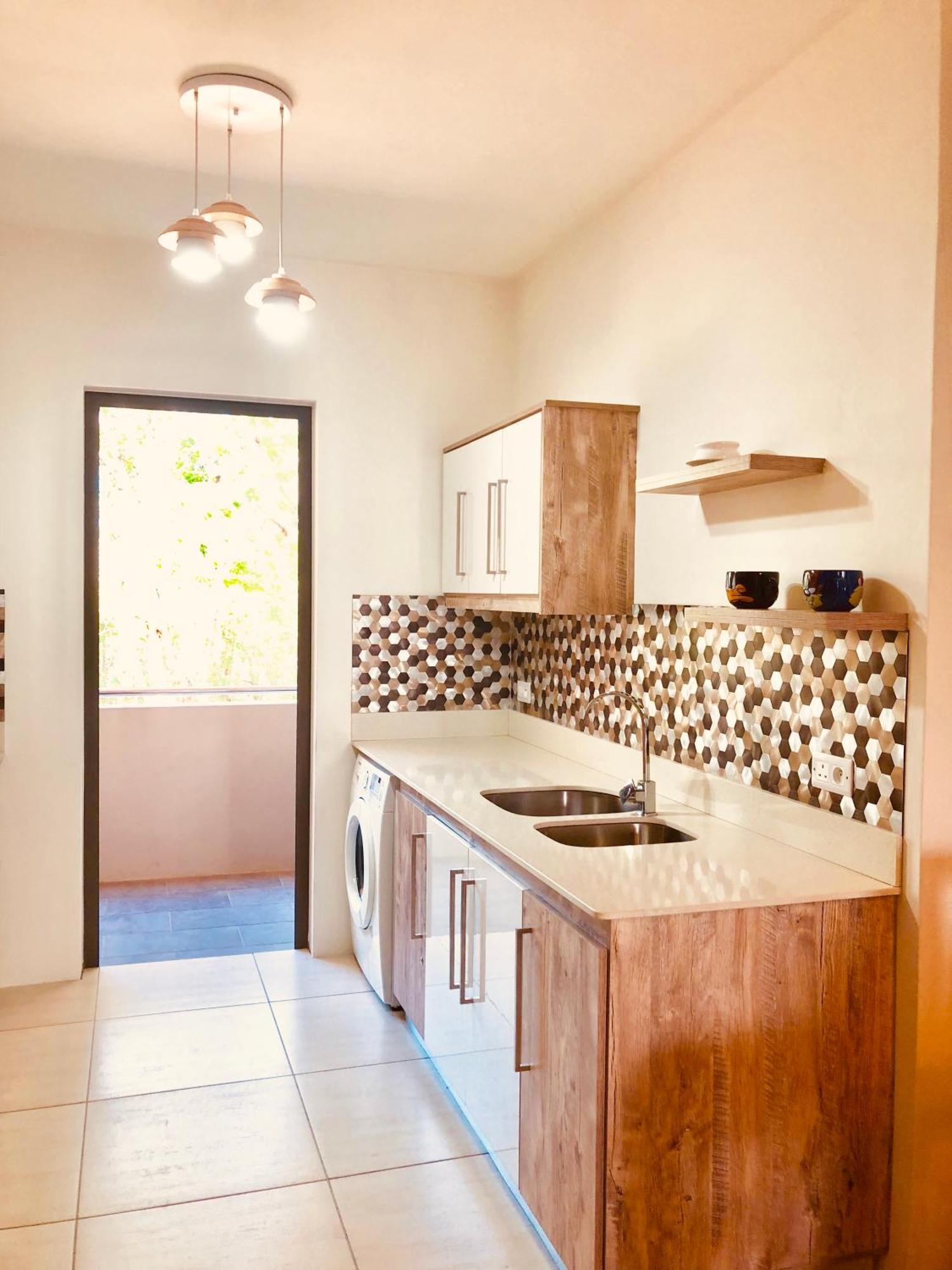 Luxury Westwood Apartment+pool Apartment
