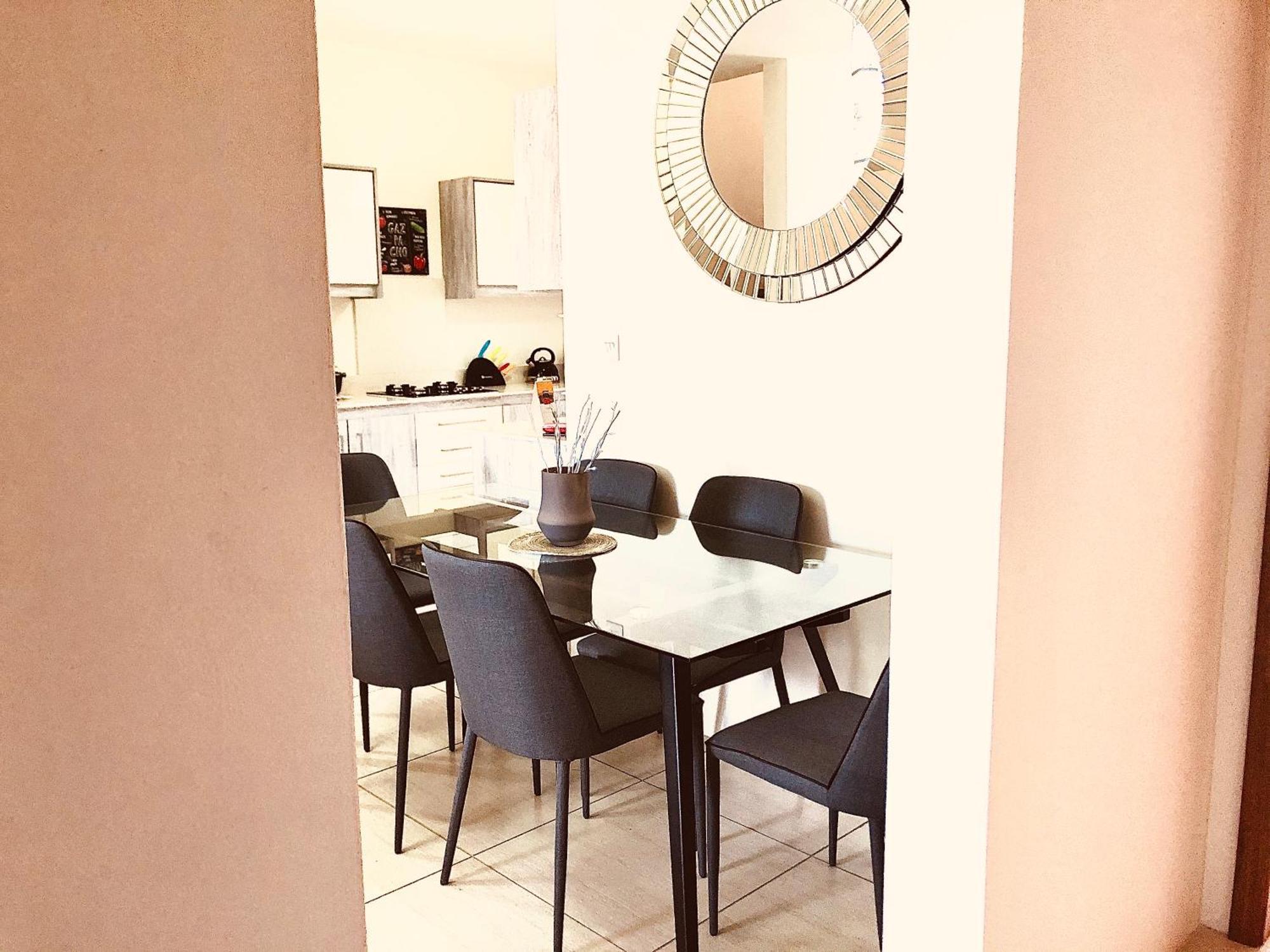 Luxury Westwood Apartment+pool Apartment