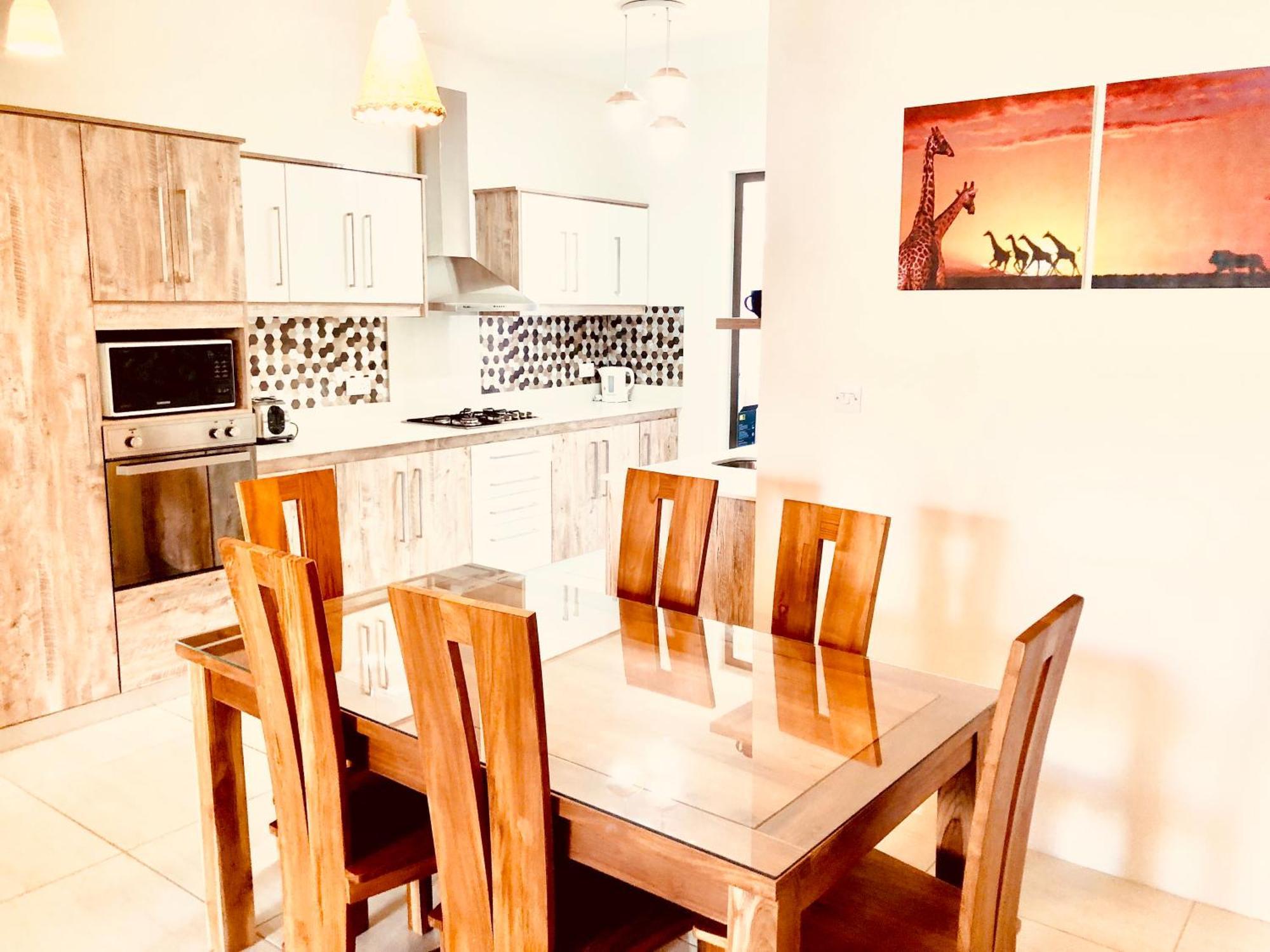 Luxury Westwood Apartment+pool *