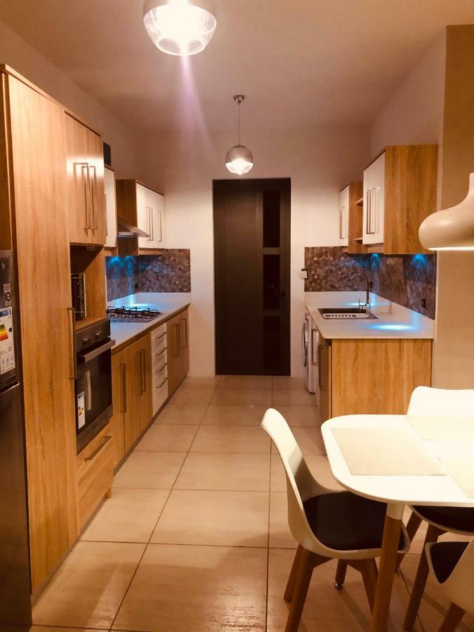 Apartment Luxury Westwood Apartment+pool