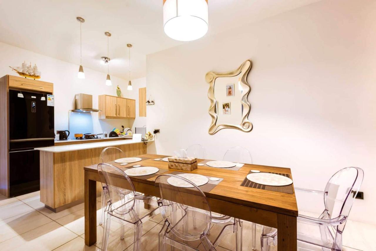 Luxury Westwood Apartment+pool Apartment