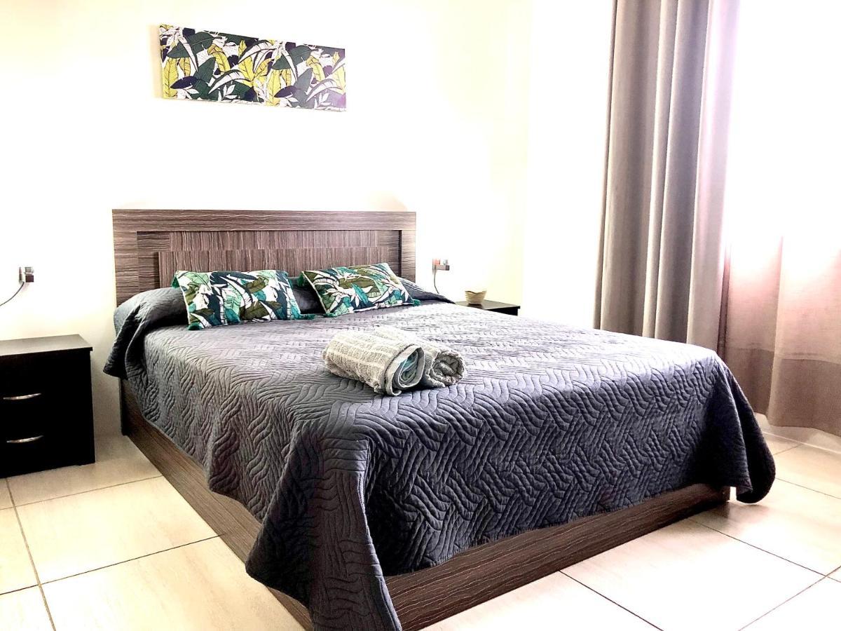 Luxury Westwood Apartment+pool *