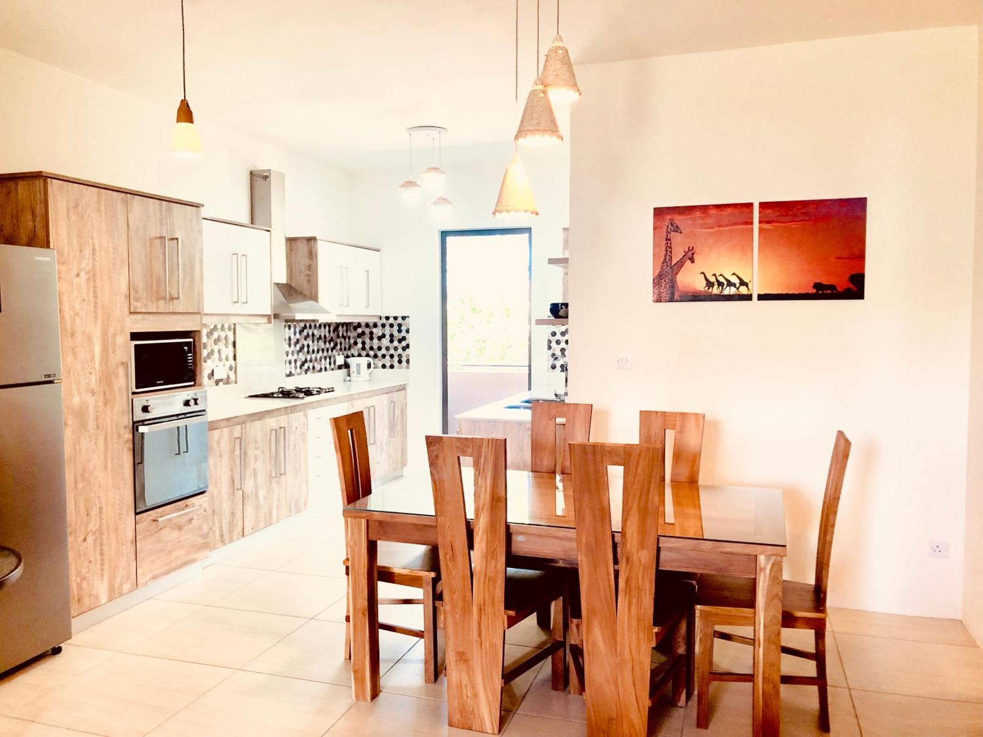 Luxury Westwood Apartment+pool Apartment