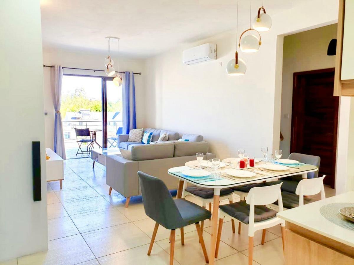 Luxury Westwood Apartment+pool