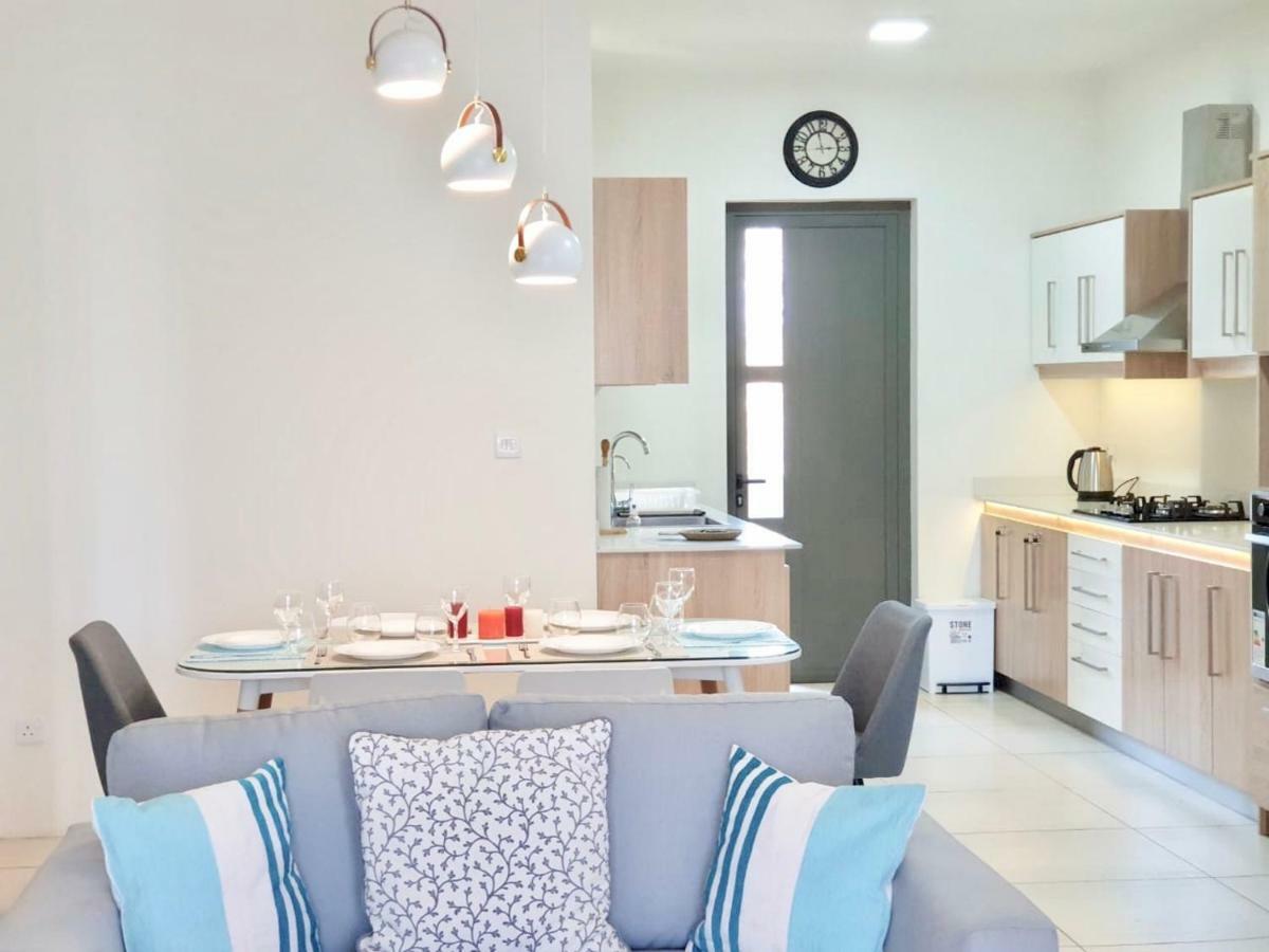 Luxury Westwood Apartment+pool Apartment