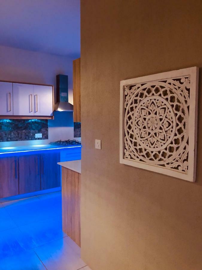 Luxury Westwood Apartment+pool *